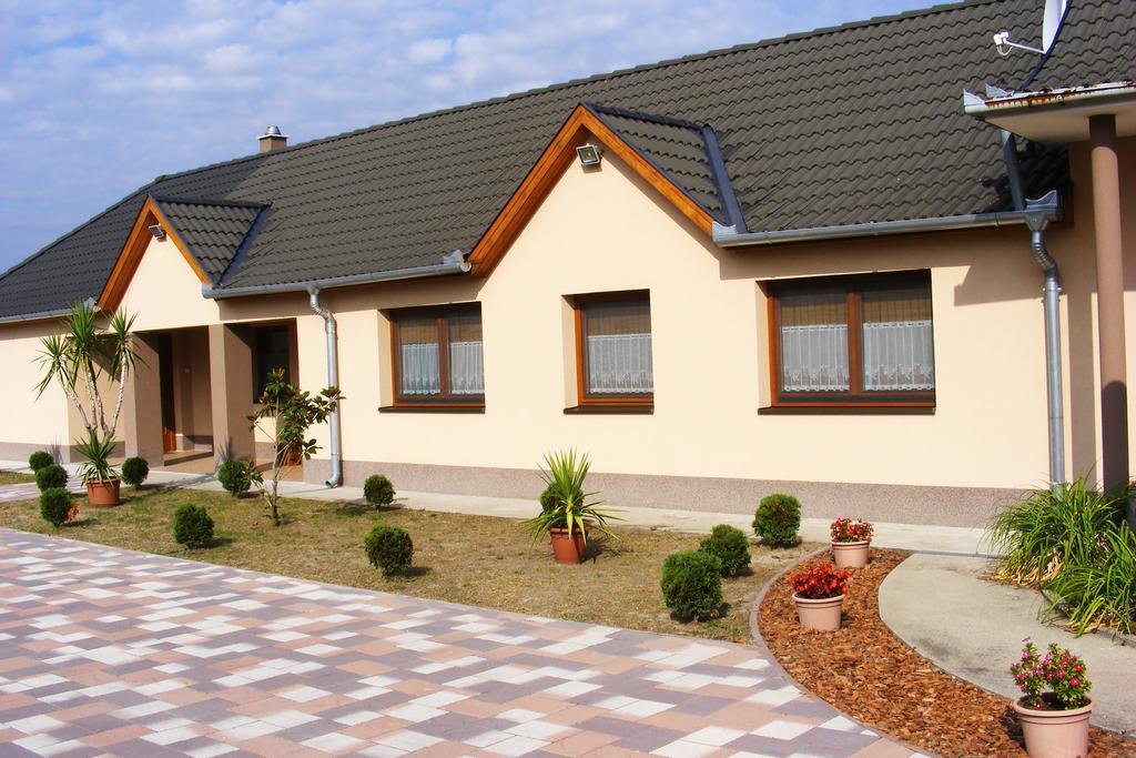 Отель Szerencsecsillag Vendeghaz Кишкёрёш Экстерьер фото
