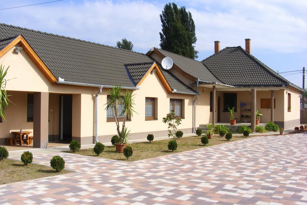 Отель Szerencsecsillag Vendeghaz Кишкёрёш Экстерьер фото