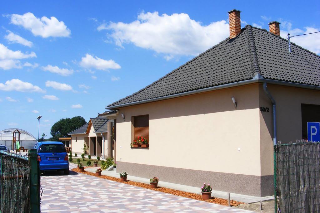 Отель Szerencsecsillag Vendeghaz Кишкёрёш Экстерьер фото