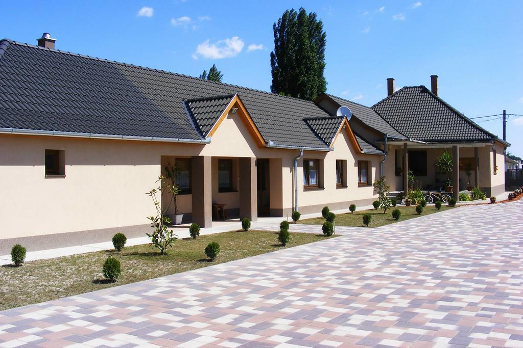 Отель Szerencsecsillag Vendeghaz Кишкёрёш Экстерьер фото